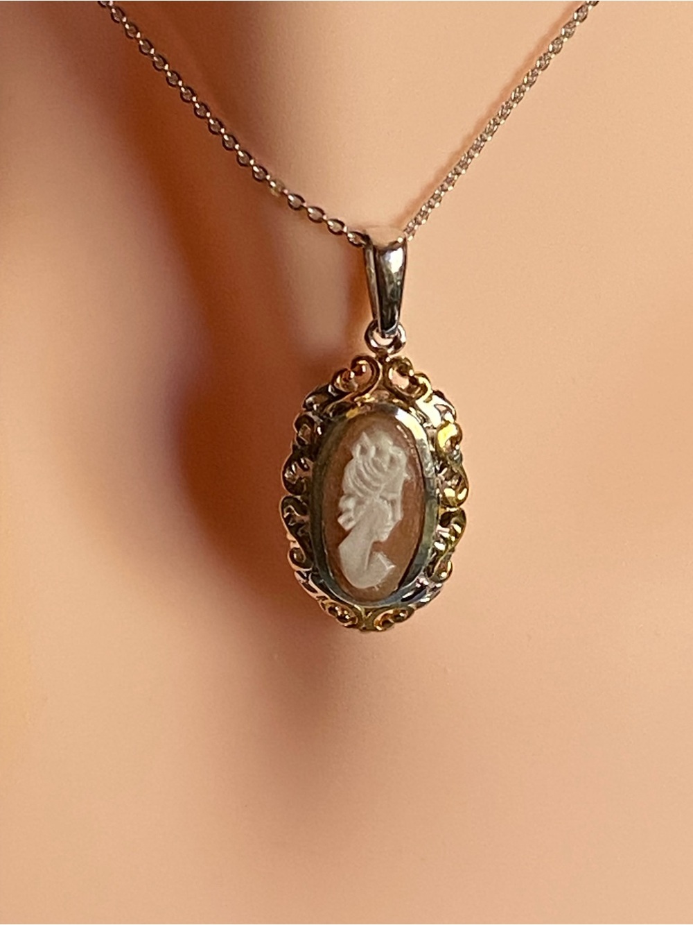 Vintage Cameo Oval Pendant Necklace in Gold and White